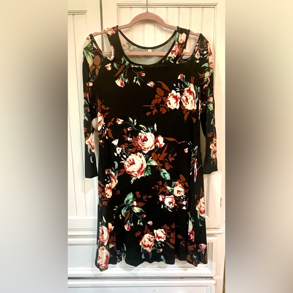 Women’s Cold Shoulder Swing  Dress With Pockets Long Sleeve  - Floral - Size M